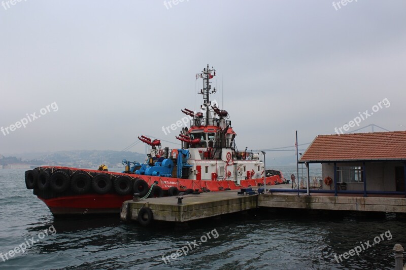 Fire Ship Port Throat Piers In Rainy