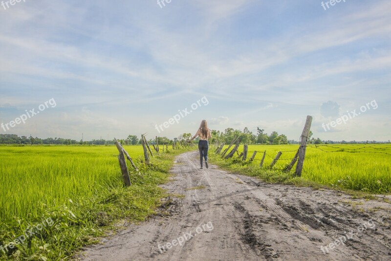 Vole Countryside Girl Route Rush Alone