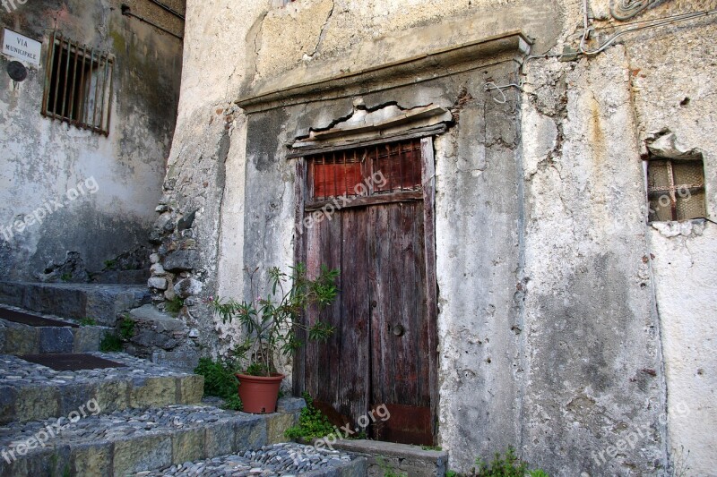 Door Closure Lack Of Communication Ruin Decay