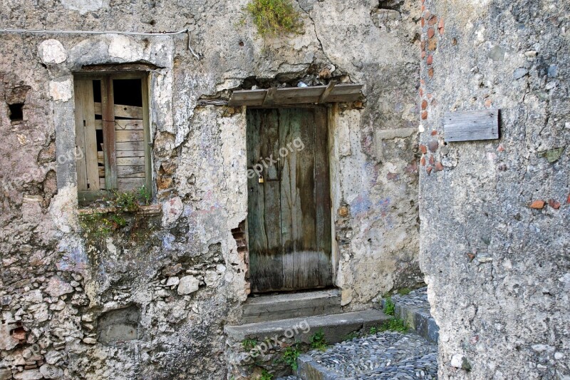 Door Closure Lack Of Communication Ruin Decay