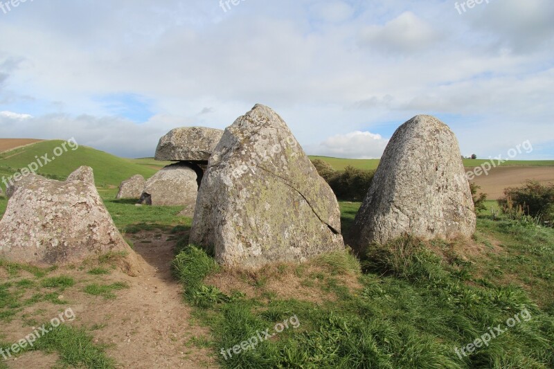 Stones Archaeology Place Of Worship Ditch Burial Mound