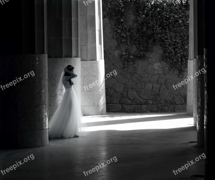 Barcelona Guell Park Wedding Bride Column