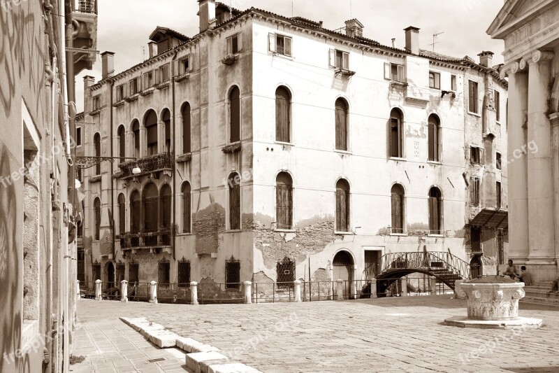 Venice Alley Building Houses Italy