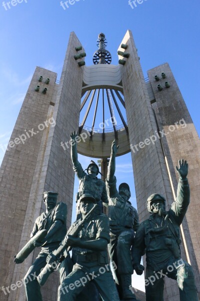 Park Chunghontap During The Korean War Statue Soldier