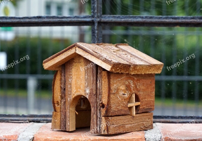 Woodhouse Miniature Hut Wood Tinker