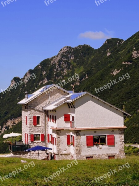 Refuge Mountain Prato Hiking Italy