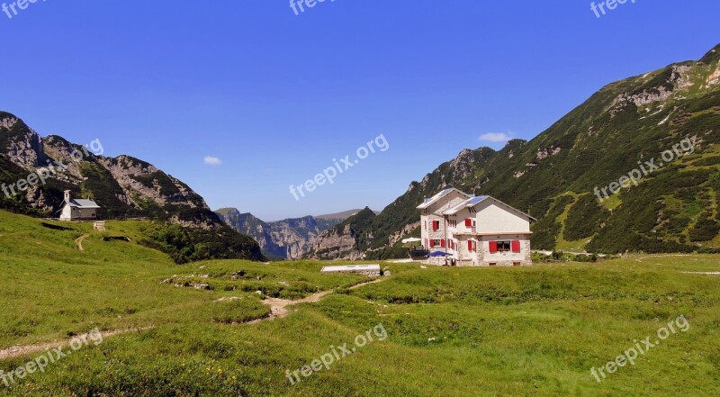 Refuge Mountain Prato Hiking Italy