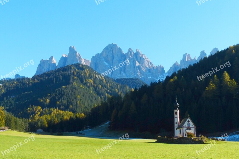 Geisler Acute Kirchlein St John Nepomuk Villnösstal Dolomites Autumn