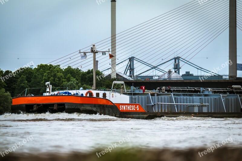 Bug Ship River Bow Wave Highway Bridge