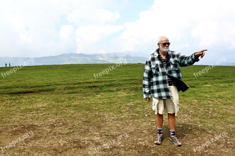 Pensioners Romania Vacations Transalpina Mountains