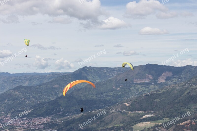 Paragliding Colombia City Adventure End