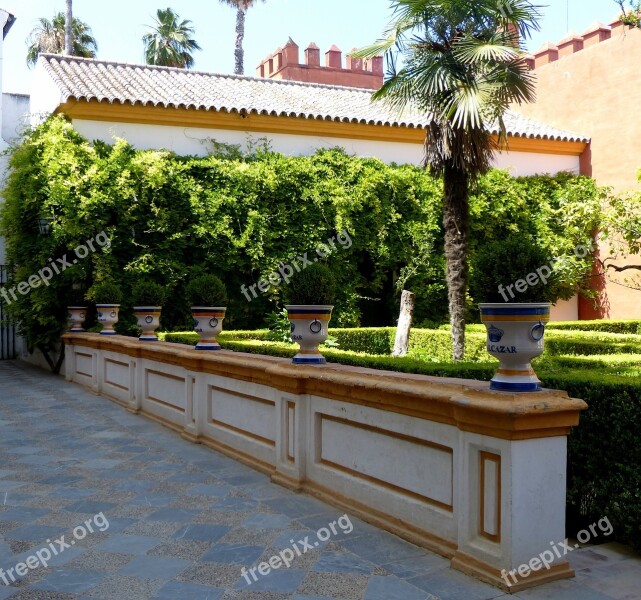 Alcazar Park Garden Ceramic Pots Wall