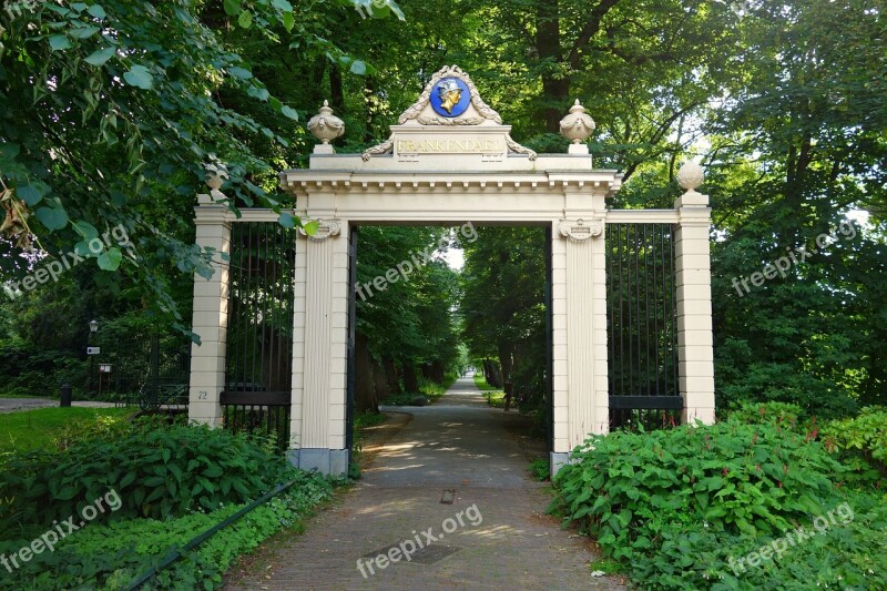 Gate Classic Greek Tympanum Cameo