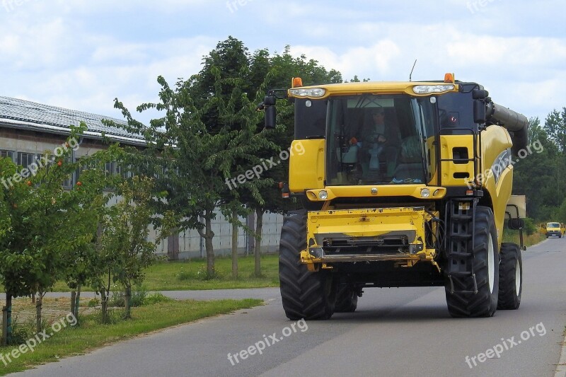 Combine Harvester Harvester Agriculture Vehicle Agricultural Machine