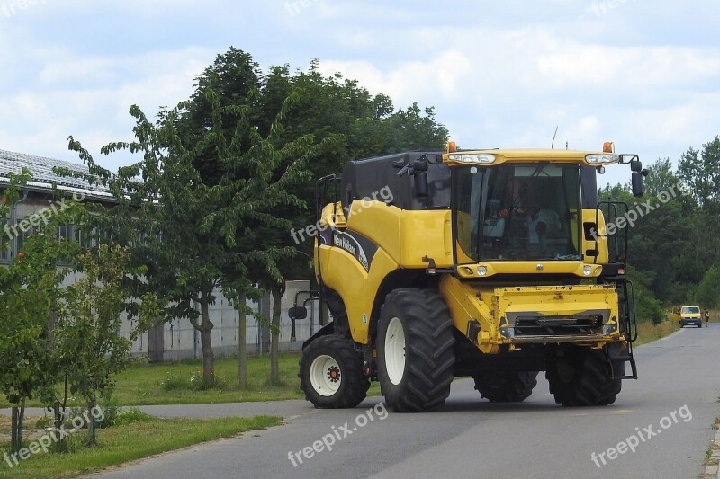 Combine Harvester Harvester Agriculture Vehicle Agricultural Machine