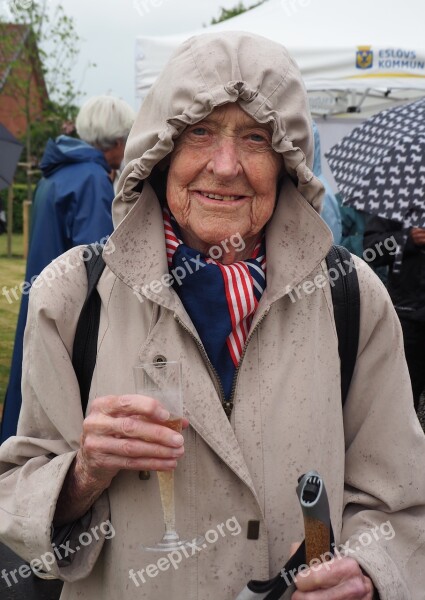 Woman Rain Rain Coat Bubbler Champagne