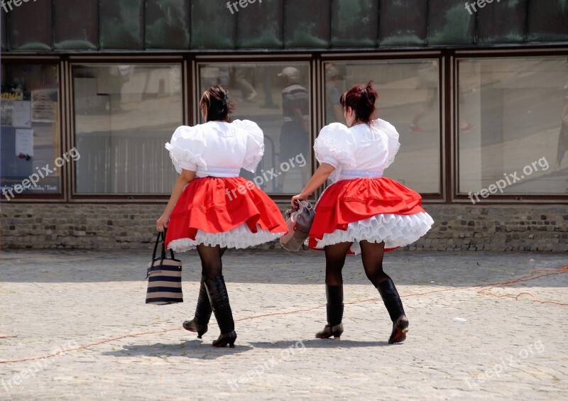 Women Costume Folk Songs The Tradition Of Popular