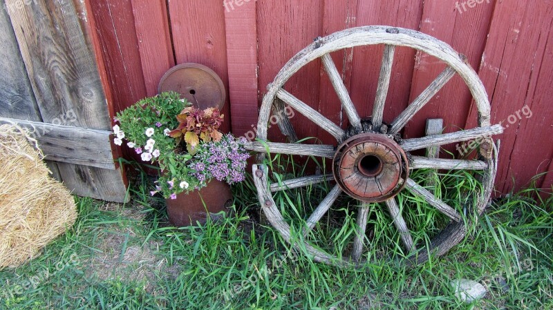 Wagon Wheel Farm Farmer Around Spokes