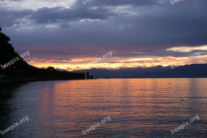 Lake Garda Water Vacations Bank