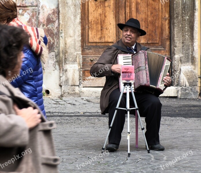 Rome Street Musician Italy Vacations Buskers