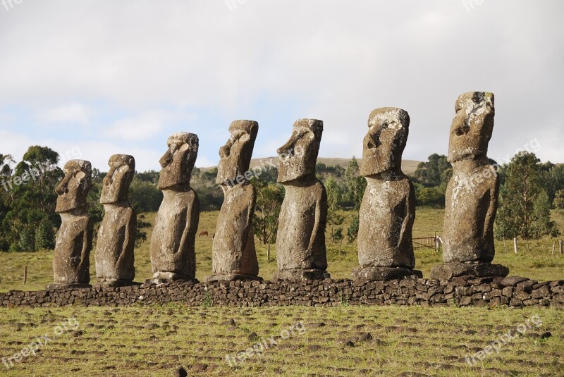 Chile Easter Island Sculpture Moai Mohais