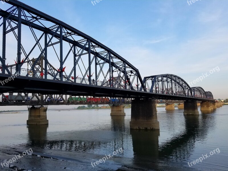 The Yalu River The Scenery Dandong Bridge Urban