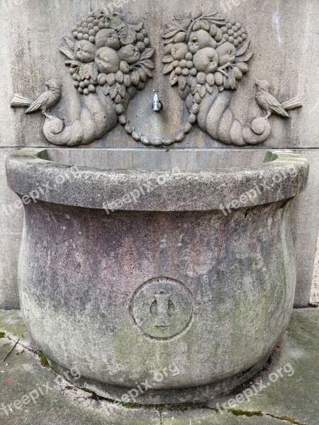 Fountain Thirst Water Chapel Middle Ages