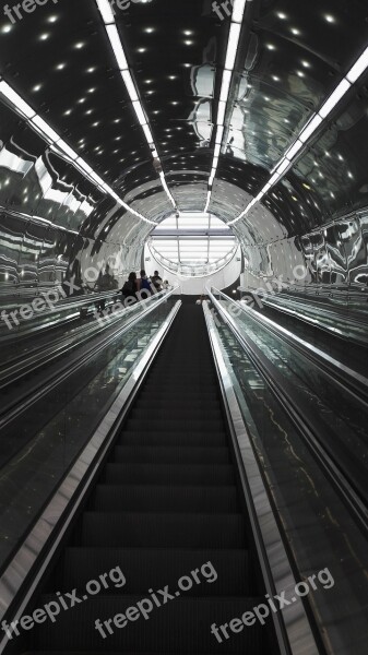 Metro The Station Tubetunel Excalator Stairs