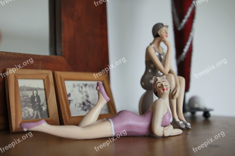 Bather Retro Figurine Memory Statue