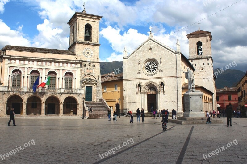 Umbria Norcia Piazza San Benedict