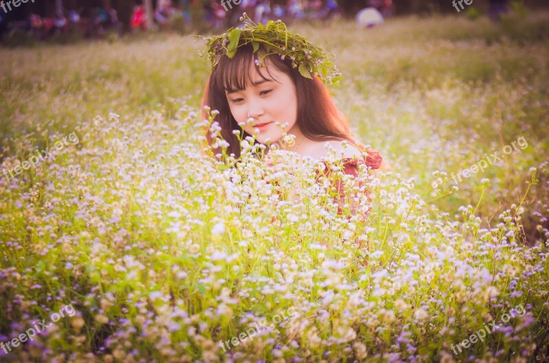 Girl Beautiful Flower Garden Flowers Bloom Look At The Flowers