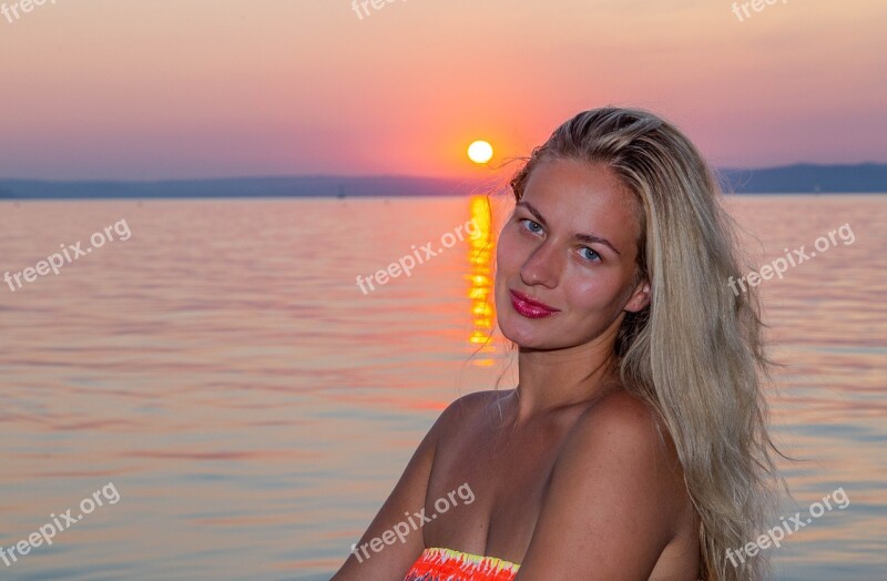 Pretty Woman Sunset Purple Sky Free Photos