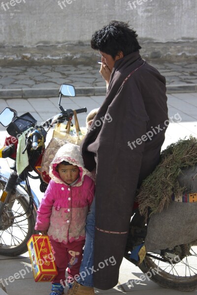 Father And Daughter Tibetan Character Free Photos