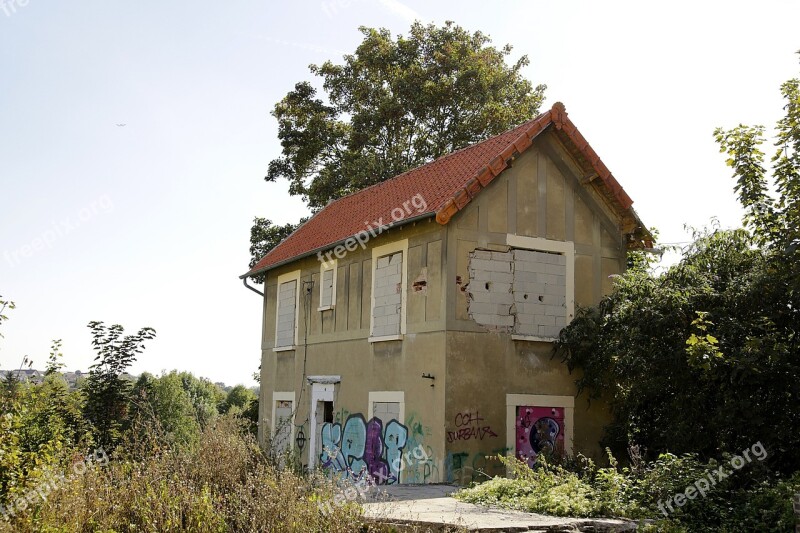 Deserted Building Graffiti Ruin Boarded Up