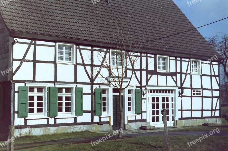 Truss House Facade Down Mountain Historically