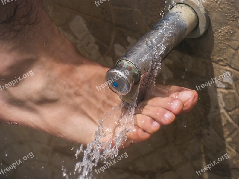 Feet Man Washing Up Water Inject