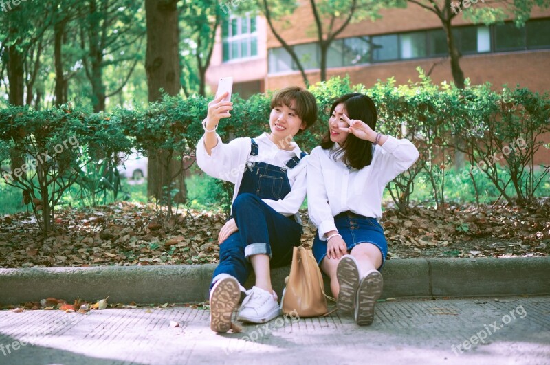 University Campus The Self-timer School Girls Jeans Sisters