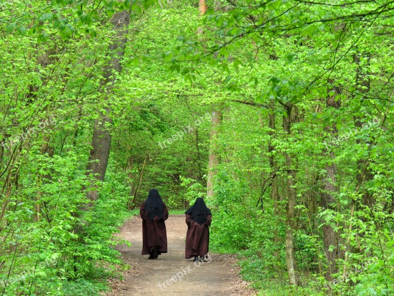 Nuns Spacer Spring Green Forest