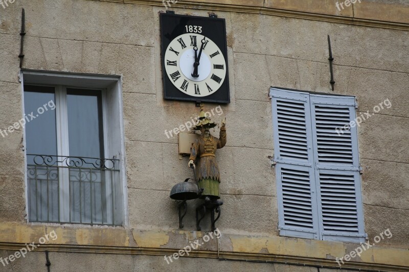 Marseille Particular Window Watch Windows