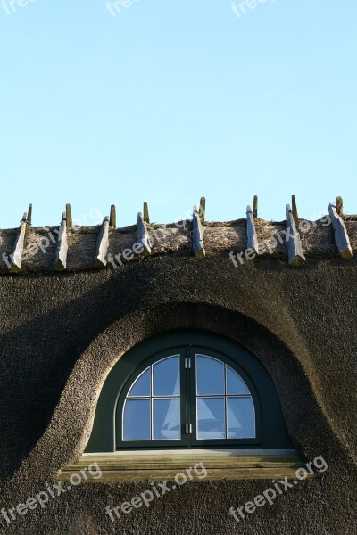 Thatched Roof Farmhouse Small Window House Traditional