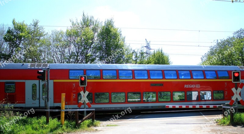 Regio Mecklenburg Level Crossing Barrier Train