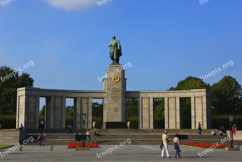 Berlin Russian Memorial Monument Street Of The 17th Century June