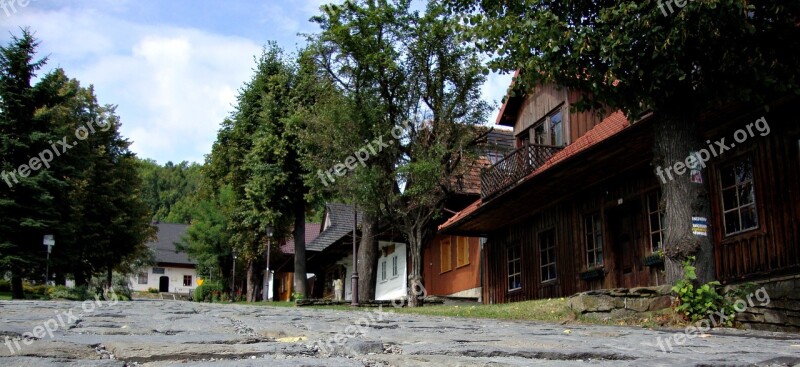 Lanckorona Poland Hut Tree Monument