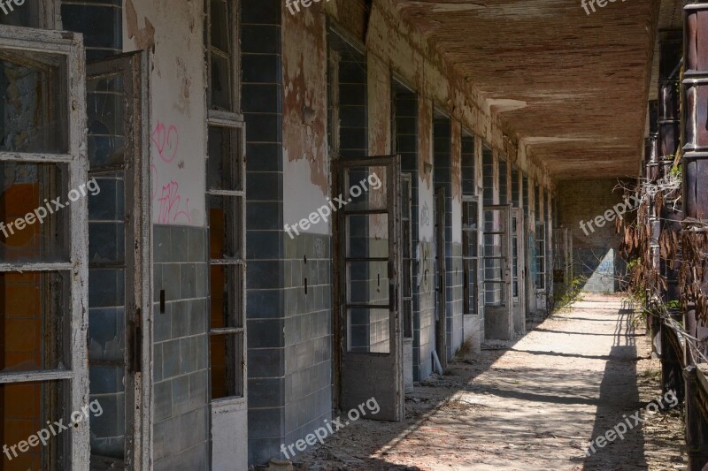 Ruin Break Up Old Abandoned Dilapidated