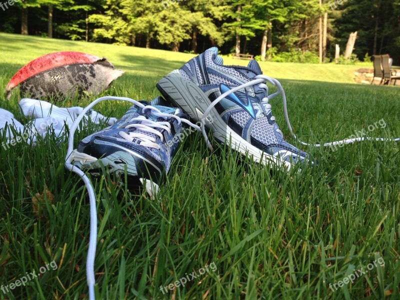 Sneakers Run Grass Sport Fitness