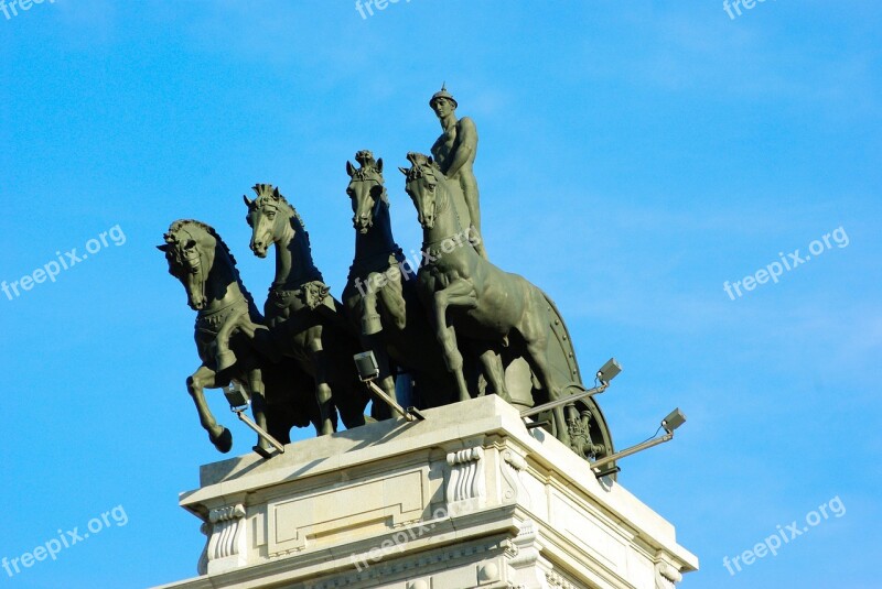 Spain Madrid Gran Vía Statues Bronze