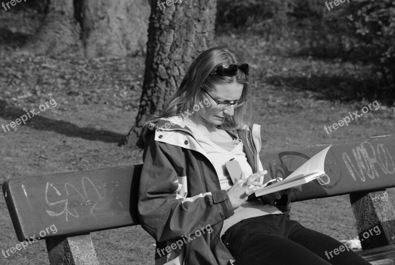 Woman Read Park Summer Book