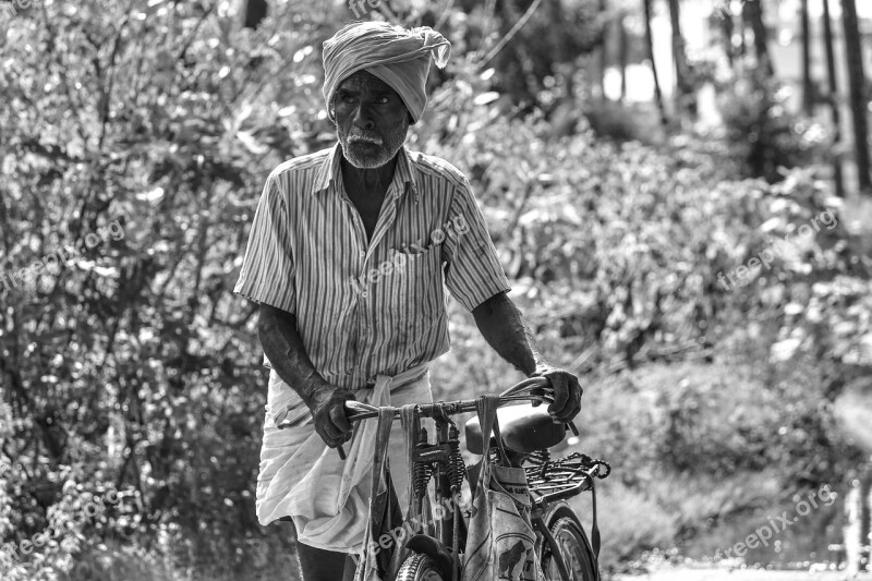 Commonman Villagepeople Seniorcitizen Cycle Villagelife