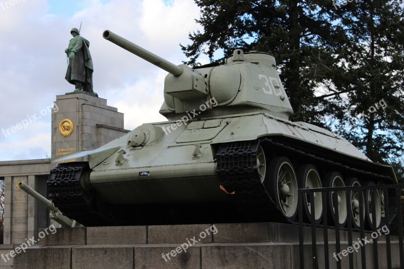 Berlin Tank Monument Soviet Soldaers Memory