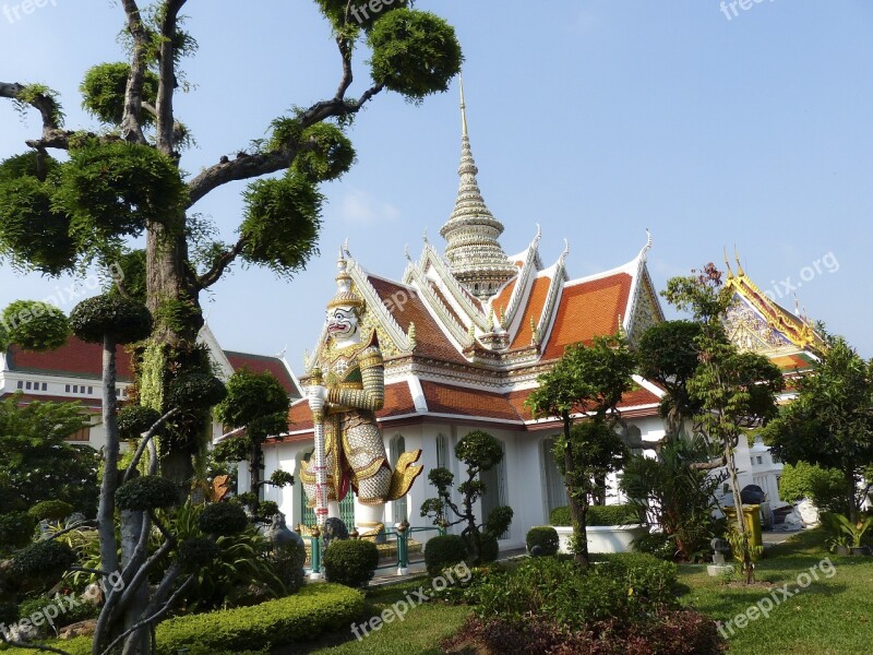 Garden Temple Wat Arunrajwararam Thailand